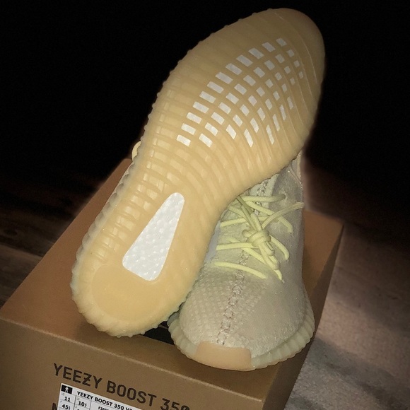 NEW DEADSTOCK Yeezy 350 V2 Butter w/ Box - Picture 3 of 8